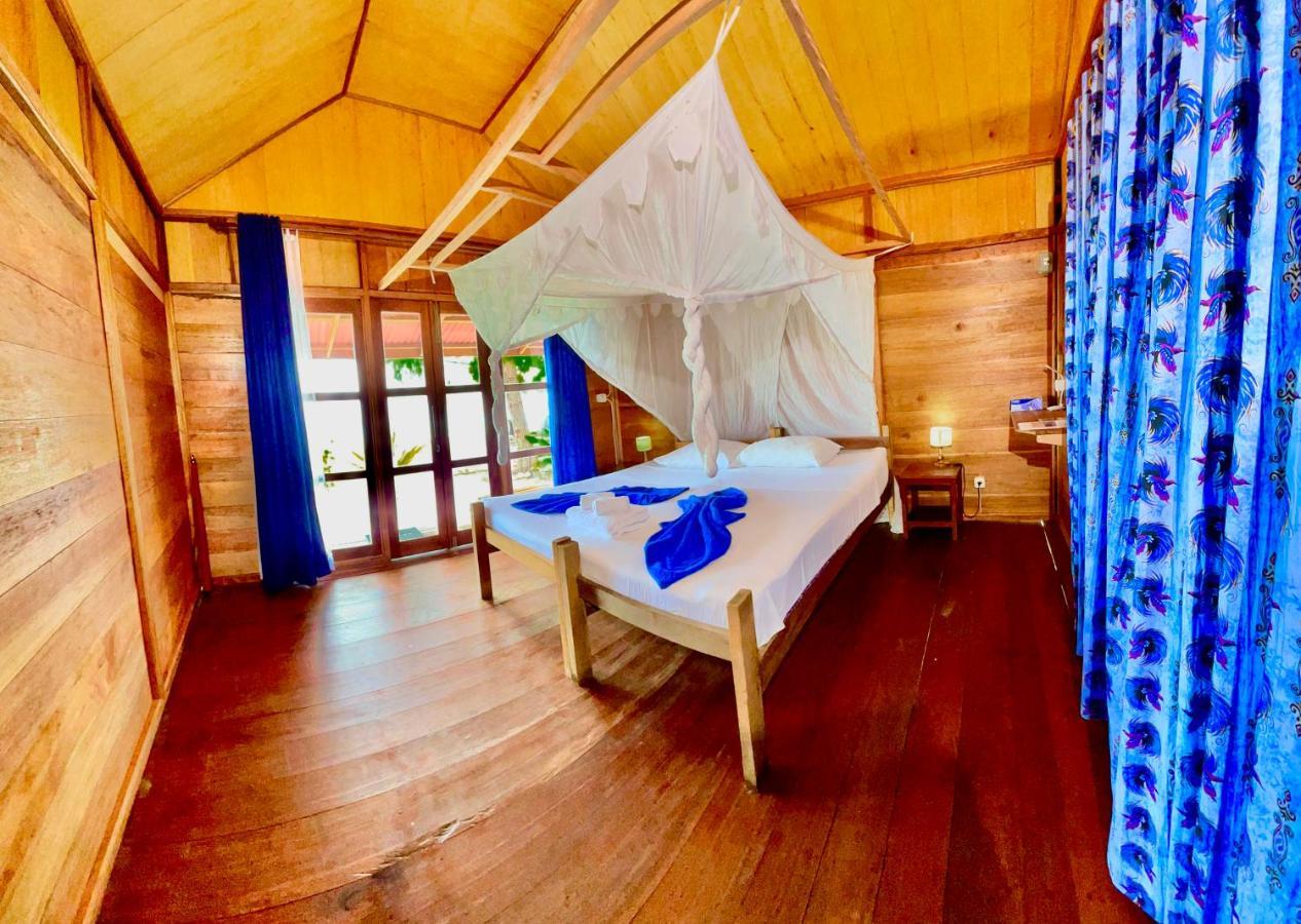 Agusta Eco Resort Pulau Mansuar Ngoại thất bức ảnh