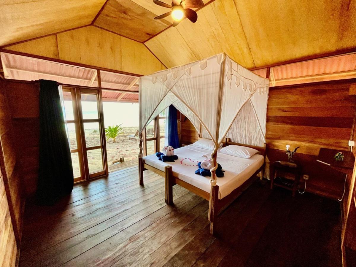 Agusta Eco Resort Pulau Mansuar Ngoại thất bức ảnh