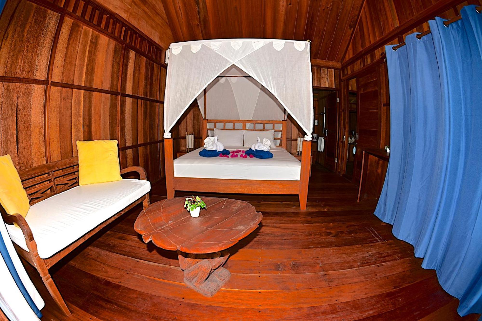 Agusta Eco Resort Pulau Mansuar Ngoại thất bức ảnh